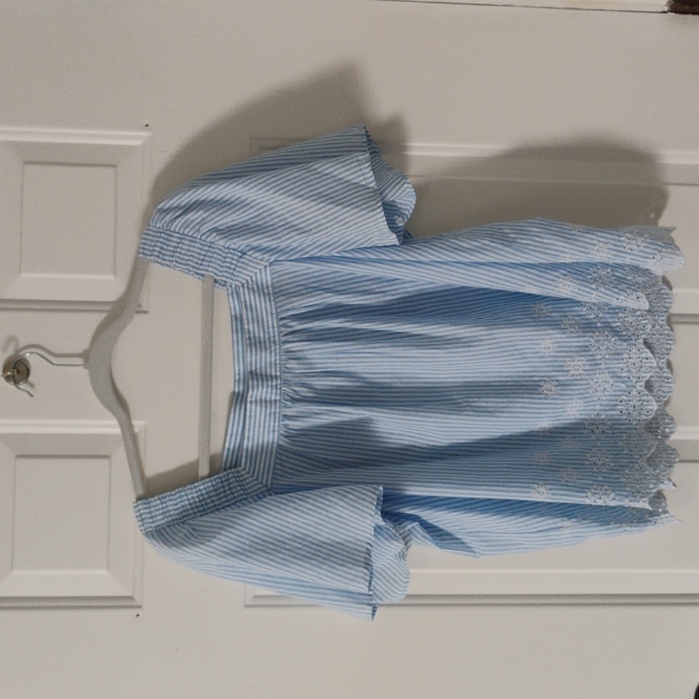Loft extra large petite blue and white scalloped  at the hem top.
